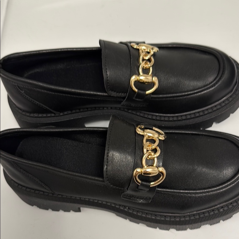Elegant Black Loafers with Gold Chain Accent